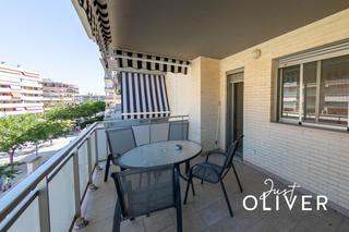 Piso  Carrer d'amadeu vives. Apartamento en la urbanizacion las maldivas