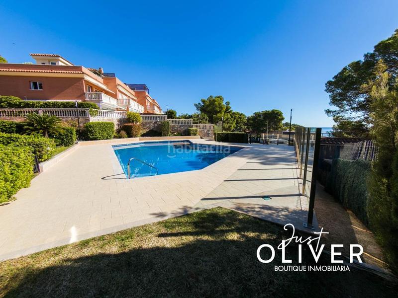 Foto d904ec87-a01a-41a5-8459-f6ff12a96654. Casa bifamiliare in pla de maset - cap de Salou Salou