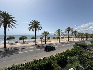 Pis a Avinguda de la diputació 33. Apartamento de lujo frente al mar