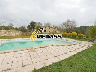 Maison à Caldes de Malavella. Espectacular y acogedora masía con 3,5 hectáreas de terreno llan