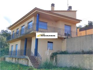 Casa a Montbarbat. Gran casa a terminar con vistas panorámicas en montbarbat, costa