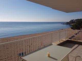Pis a Avinguda amèrica 2. Espectacular piso frente al mar, fenals, costa brava