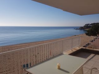 Etagenwohnung in Avinguda am�rica 2. Espectacular piso frente al mar, fenals, costa brava