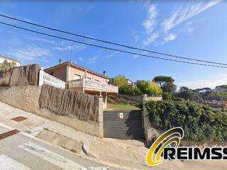 Casa a Niàgara Parc -Àgora Parc. Propiedad impecable con generoso terreno en urbanització ágora p