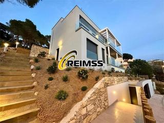 Casa a Lloret Verd - Els Pinars. Vivienda de obra nueva con materiales de calidad y vistas al mar