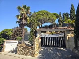 Casa a Canyelles. Oportunidad de inversión a escasos pasos de la playa en cala can