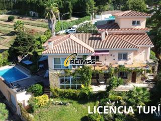 Casa a Roca Grossa. Hermosa casa de 7 habitaciones, con licencia turística, con pisc