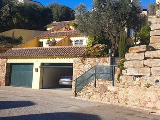 Casa a Santa Maria de Llorell. Oportunidad de inversión única en un enclave natural de tossa de