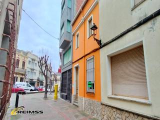 Casa a Palafolls. Amplia casa reformada en el centro con gran potencial de expansi