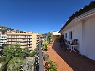 Piso en Centre. Espectacular ático con un gran balcón de 50 m2 en la costa brava