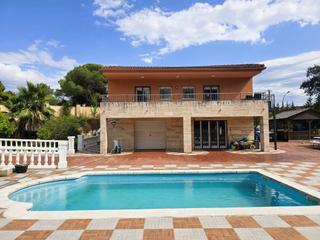 Maison à Lloret Residencial - Montlloret. Espectacular casa con piscina en inmejorable zona de lloret de m