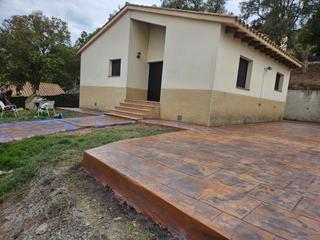 Maison à Montbarbat. Se vende casa de 3 habitaciones con inquilinos , en la urbanizac