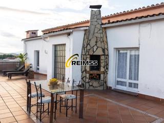 Flat in Centre. Espestacular atico con terraza de 3 habitaciones en el pueblo de