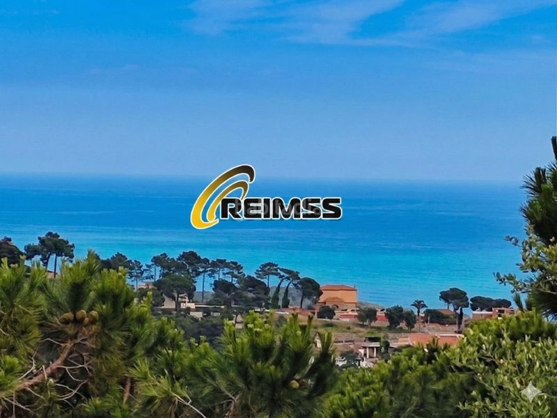 Foto f70b28ea-bf8d-4c2c-ac23-9f4d35a3d9f2. Casa amb aparcament a Serra Brava Lloret de Mar