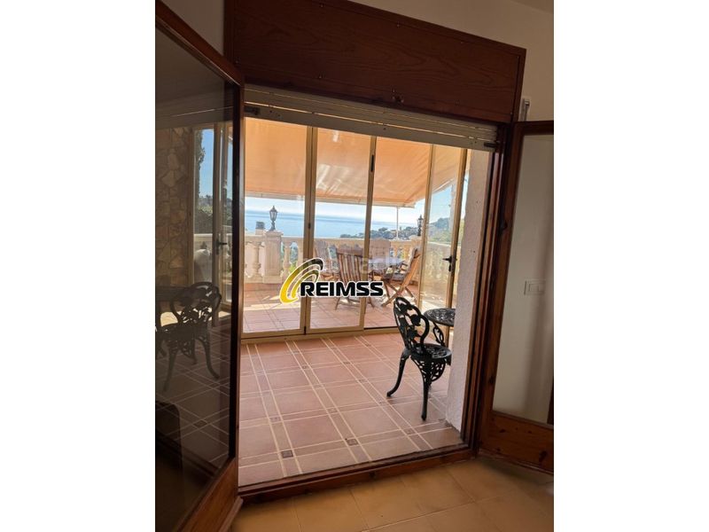 Foto 81222988-3cc6-4100-b46b-b8bbd0fa5682. Casa amb aparcament a Canyelles Lloret de Mar