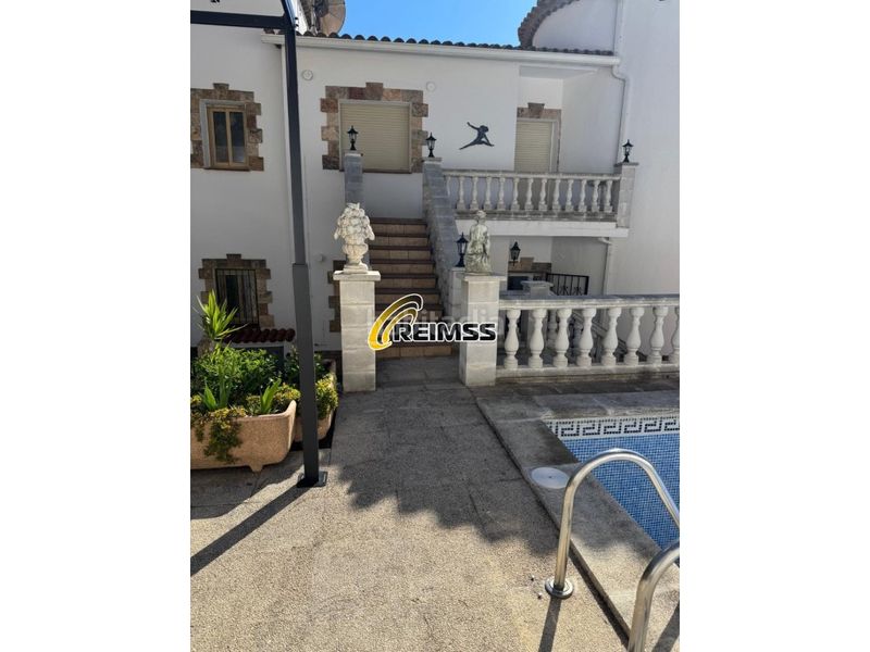 Foto c2cf0ccf-1d2f-4612-a722-35d0d85dc232. Casa amb aparcament a Canyelles Lloret de Mar