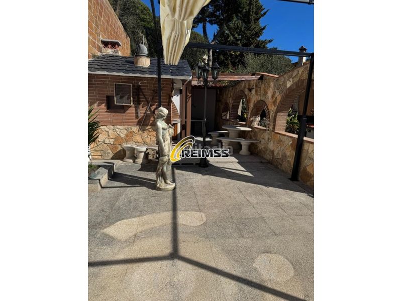 Foto ca92005f-6f6d-42ef-8339-2e3bf340e6d7. Casa amb aparcament a Canyelles Lloret de Mar