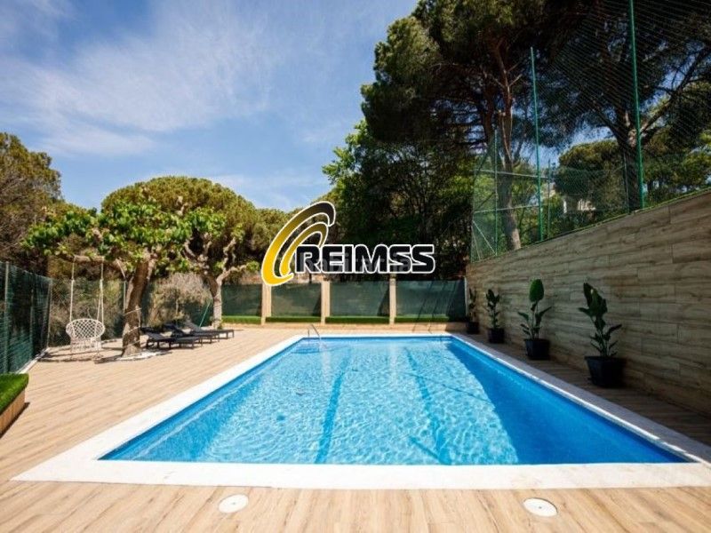 Foto baf881ff-cc55-41bf-9d01-7c041dffd144. Casa amb piscina a Tordera Tordera