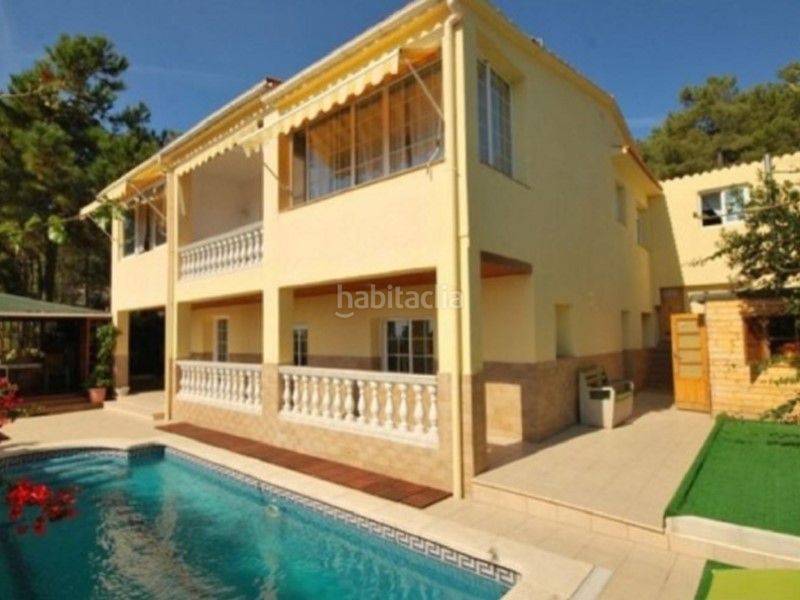 Foto ca2c79e3-d0b2-4155-ad78-02d984967fb5. Casa amb piscina a Centre Lloret de Mar