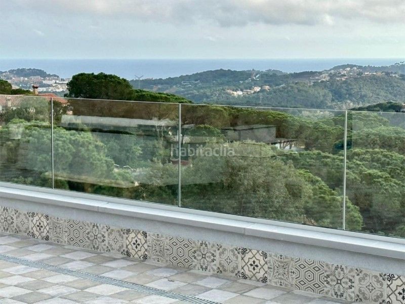 Foto 3c2ff6fb-f5a4-4fc8-abb2-b6b82165f78c. Casa amb piscina a Lloret Verd - Els Pinars Lloret de Mar