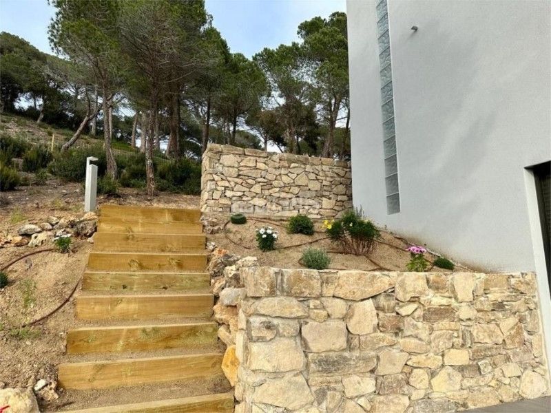 Foto 6d06c564-c28f-408a-b6eb-57eac173e2f3. Casa amb piscina a Lloret Verd - Els Pinars Lloret de Mar