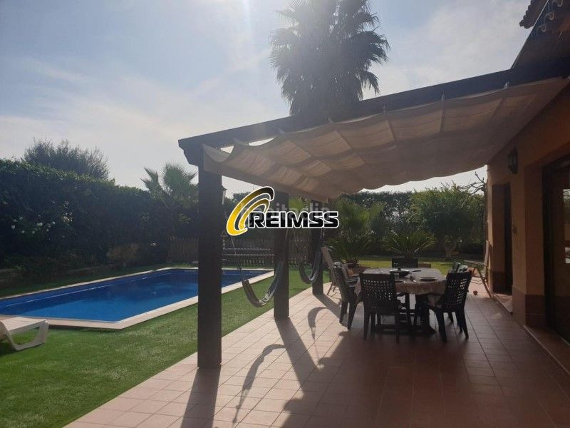 Foto b192aa20-0b4b-4620-a531-f3cd136fb124. Casa amb piscina a Condado del Jaruco - Puigventós Lloret de Mar