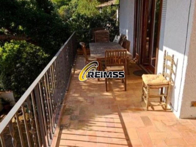 Foto 0dca237c-aa8f-4ad9-a505-93feaf17c716. Casa dos casas adosadas de 4 hab en cala canyelles, , girona. en Lloret de Mar