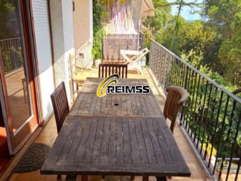 Foto 71aed784-0352-47ab-b151-61df913bb66f. Casa dos casas adosadas de 4 hab en cala canyelles, , girona. en Lloret de Mar