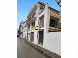 Haus  Calle tomas barber, 8. Vivienda con local, a restaurar en  centro del pueblo