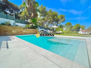 Casa  Calle serrallarga, 20. Hermosa casa de dise�o 5 hab y piscina en urb sant francesc, bla