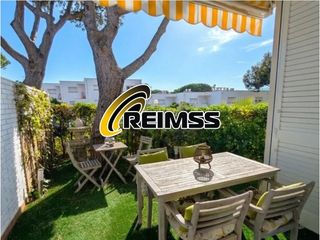 House  Carrer ginjoler,10. Casa reformada con jardín y piscina privada en platja daro