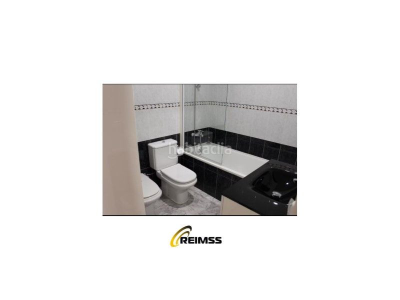 Foto f4392aac-9015-4116-821f-2781c617eeef. Casa a Centre Lloret de Mar