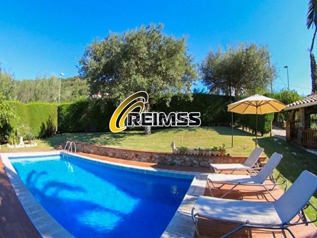 Foto fa143da2-37c2-4c19-9414-dad35d1adbe8. Casa amb piscina a Cabanyes-Mas Ambrós-Mas Pallí Calonge