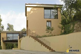 Casa  Urbanitzacions del nord, parcela 99. Villa luminosa con piscina y amplios espacios en un entorno de a
