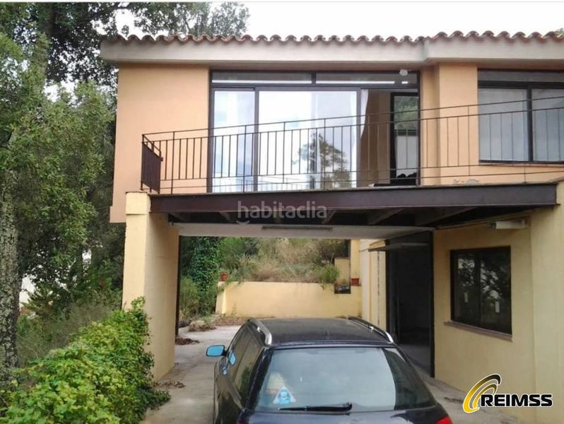 Foto bde98f8a-0099-49d1-934a-31b8a0d113d3. Casa amb piscina a Verea