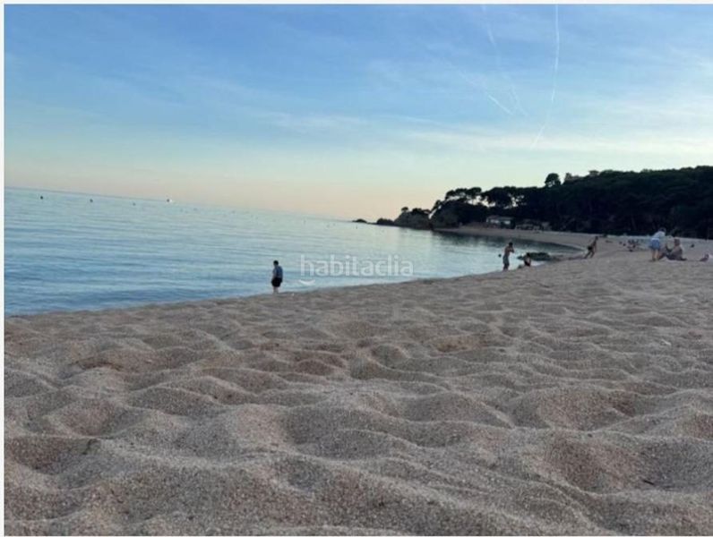 Foto f3e729f1-d570-4986-85da-e564c517a536. Pis amb piscina a Fenals Lloret de Mar