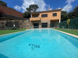 Lloguer Xalet a Carrer estornell 9. Chalet alto standing lujo al lado de barcelona con todas las com