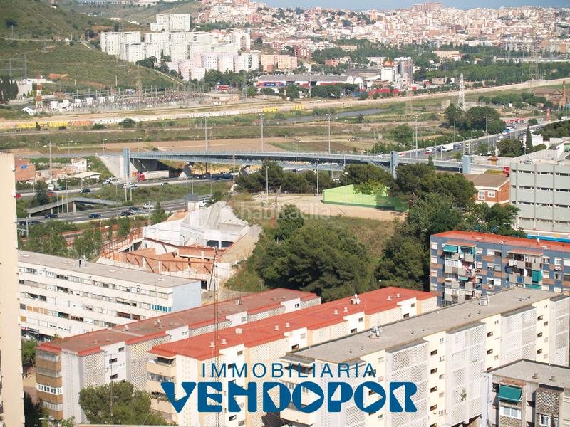 Foto ecb9497f-f5bb-4a28-b43d-817b87a334a4. Autoparkplatz in avinguda dels rasos de peguera 39 in Barcelona