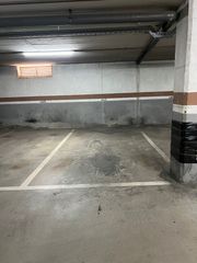 Lloguer Aparcament cotxe a Carrer de les agudes 1. Parking en alquiler en ciutat meridiana aparcamiento