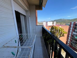 Piso en Carrer de les agudes 24. Piso con ascensor para entrar a vivir y centro ciudad meridiana