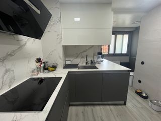 Etagenwohnung in Carrer de les agudes 24. Reformado alta calidad con ascensor y balcon exterior para estre