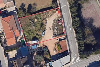 Terreny residencial a Carrer d'adrià gual 4. Terreno en venta