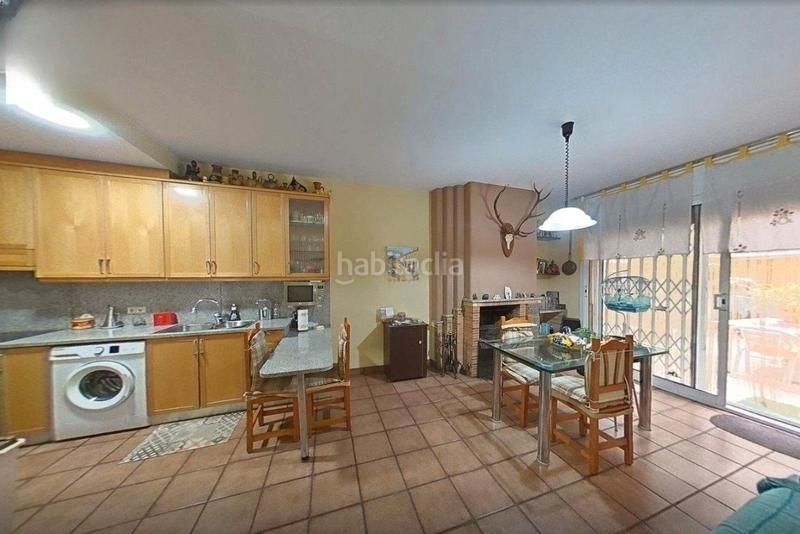 Foto 6603066f-4bec-4d90-974f-1c9107b9bbab. Semi detached house with heating parking in Estació de França Mollet del Vallès