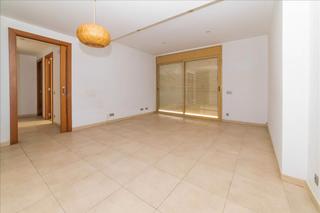 Etagenwohnung  Carrer de caselles. Piso con parking