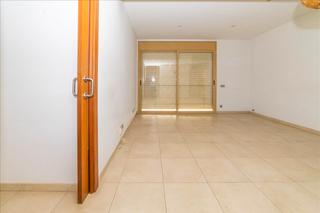 Etagenwohnung  Carrer de caselles. Piso con parking