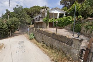 Casa  Carrer la cerdanya. Casa okupada vilanova del vall�s