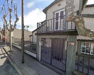 Casa in Parets del Vallès. Casa a 4 vientos muy luminosa con opción de unificar, gran terra