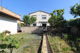 Casa a Parets del Vall�s. Casa a 4 vientos muy luminosa con opci�n de unificar, gran terra