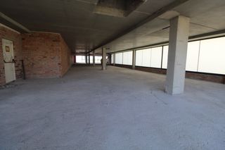 Lloguer Local Comercial a Carrer dels germans moreto prat 2. Local premium de 524 m² con espectacular terraza en mollet del v