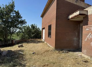 Chalet  Carrer del parc 63. Casa independiente para terminar a tu gusto en parcela esquinera